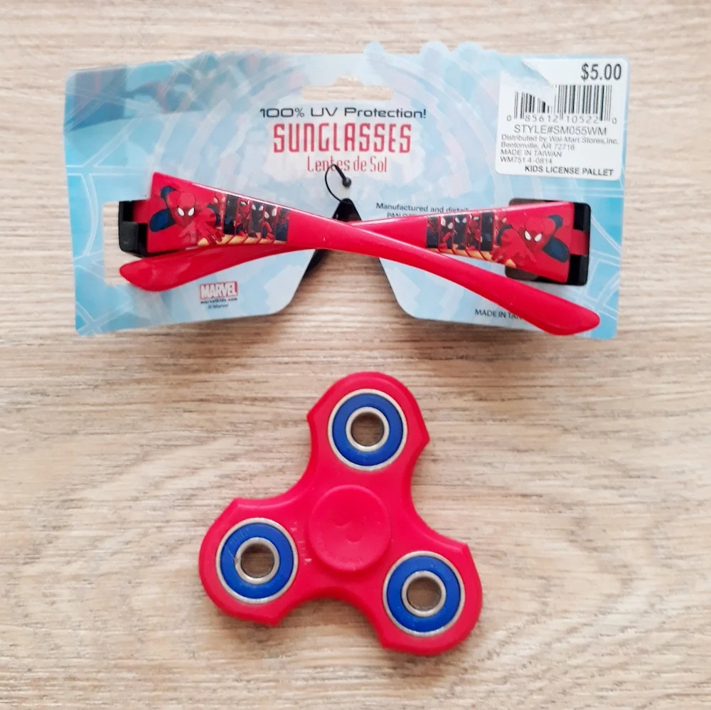 Marvel Ultimate Spider-Man Web Warrior Kids Sunglasses + Red Fidget Spinner